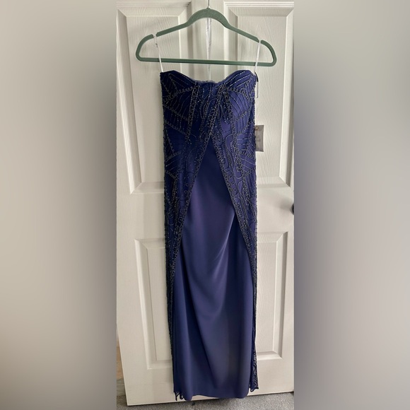 NEW B’zar Navy beaded strapless evening gown, size 4 - Picture 2 of 5